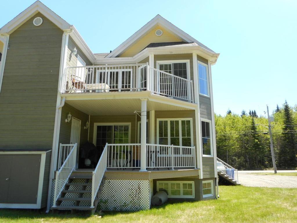 Condo Mont-Edouard LʼAnse-Saint-Jean Dış mekan fotoğraf